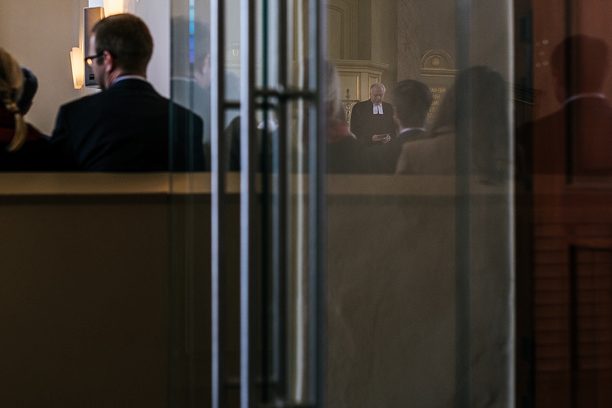 der Pfarrer in der Kirche - hochzeit in hildesheim