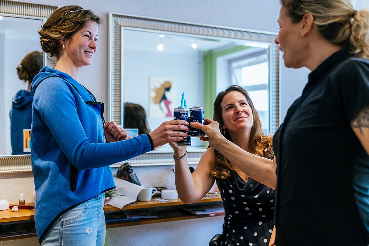 Anstossen - Licht von dieser Welt - Hochzeitsfotograf in Hildesheim