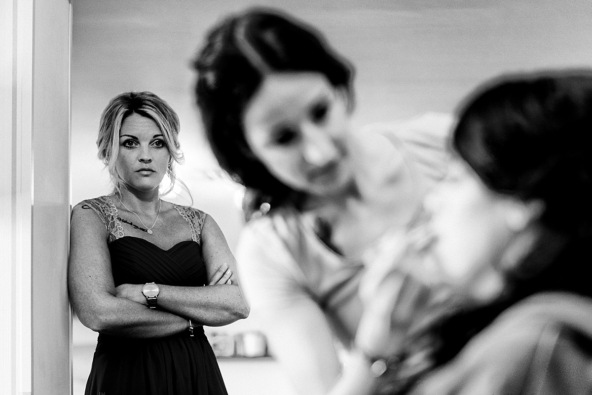 hochzeitsfotograf wolfsburg getting ready blackandwhite hochzeitsreportage