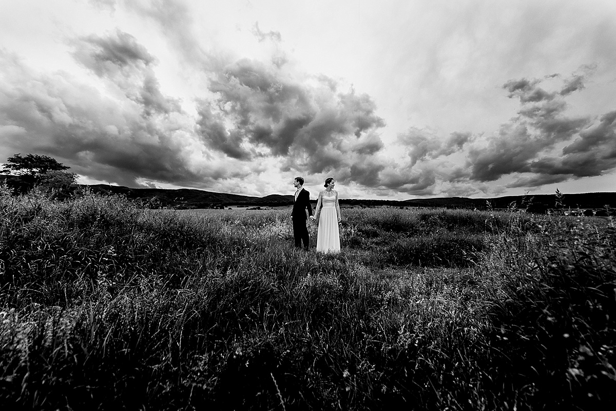 brautpaar open sky - hochzeitsfotograf im harz - licht von dieser welt
