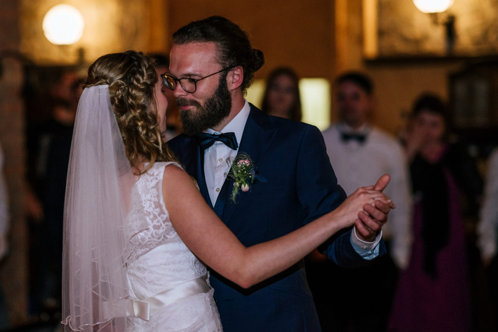 hochzeitsfotos merseburg, Hochzeitstanz, braut und Bräutigam