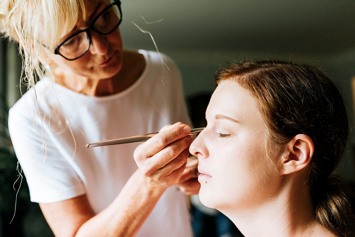 getting ready hochzeitsvorbereitung der braut hochzeit burg wanzleben hochzeitsfotograf magdeburg