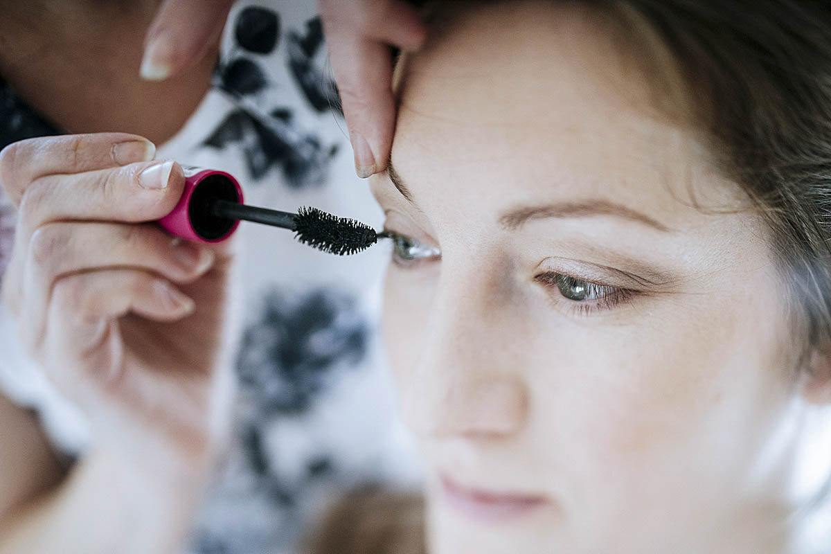 augen eyes wimperntusche gettingready vorbereitung hochzeitsreportage spreewald hochzeitsfotograf