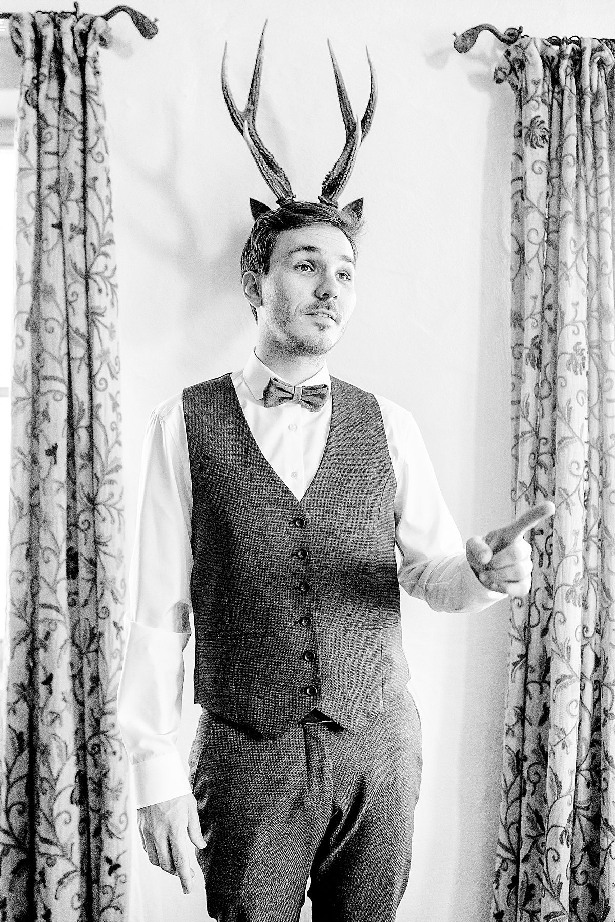 groom bräutigam reportage hochzeitsreportage weddingday wedding spreewaldhochzeit geweih 