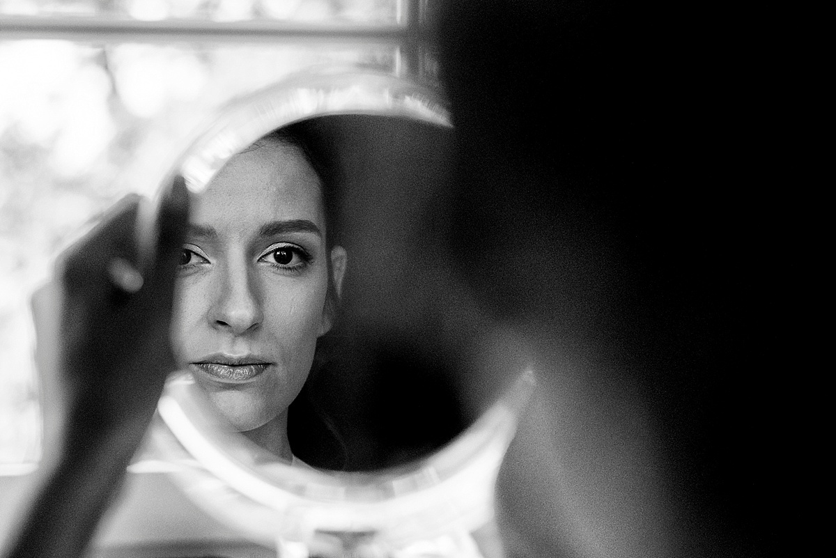 look in the mirror, blick in den spiegel, hochzeitsreportage hochzeitsfotograf, magdeburg hochzeitsfotos