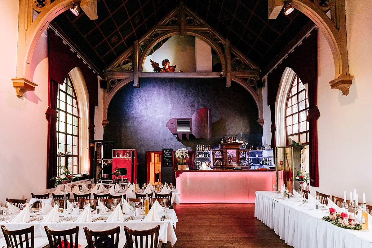blick in die kirche magdeburg, hochzeitsfotograf, 