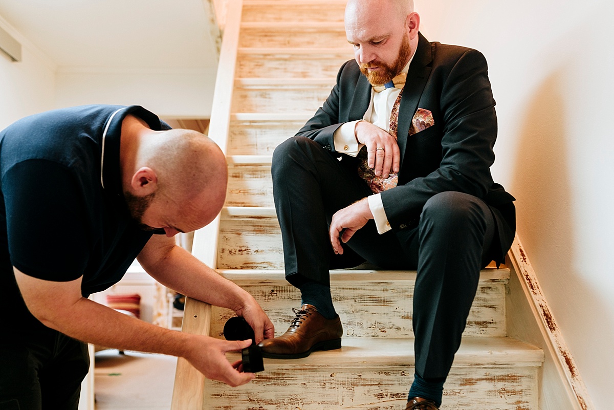 hochzeit in magdeburg, hochzeitsfotograf, schuhputzen,
