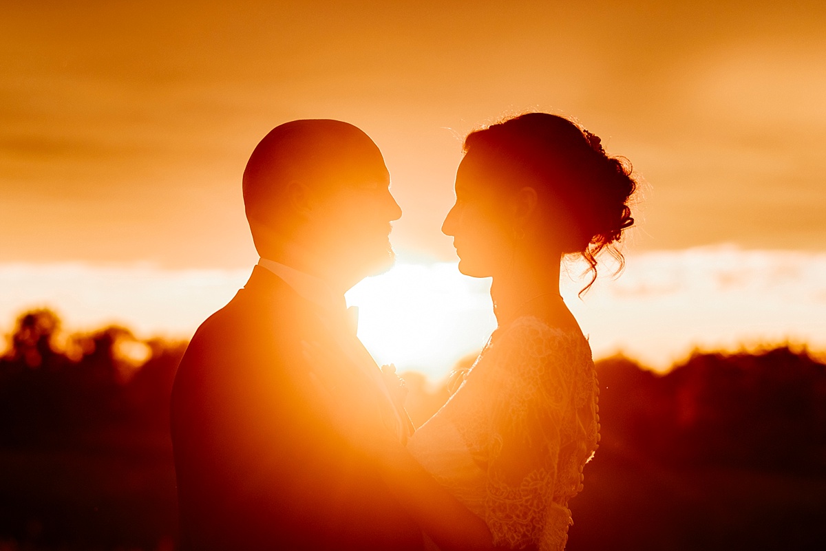 hochzeitspaar, brautpaar, hochzeitsfotograf, hochzeit in magdeburg, silhouette,