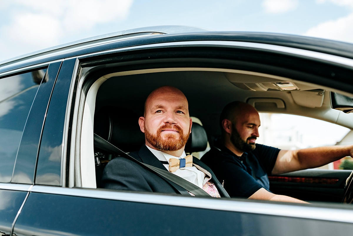 im hochzeitsauto, bräutigam, hochzeit magdeburg, hochzeitsfotograf