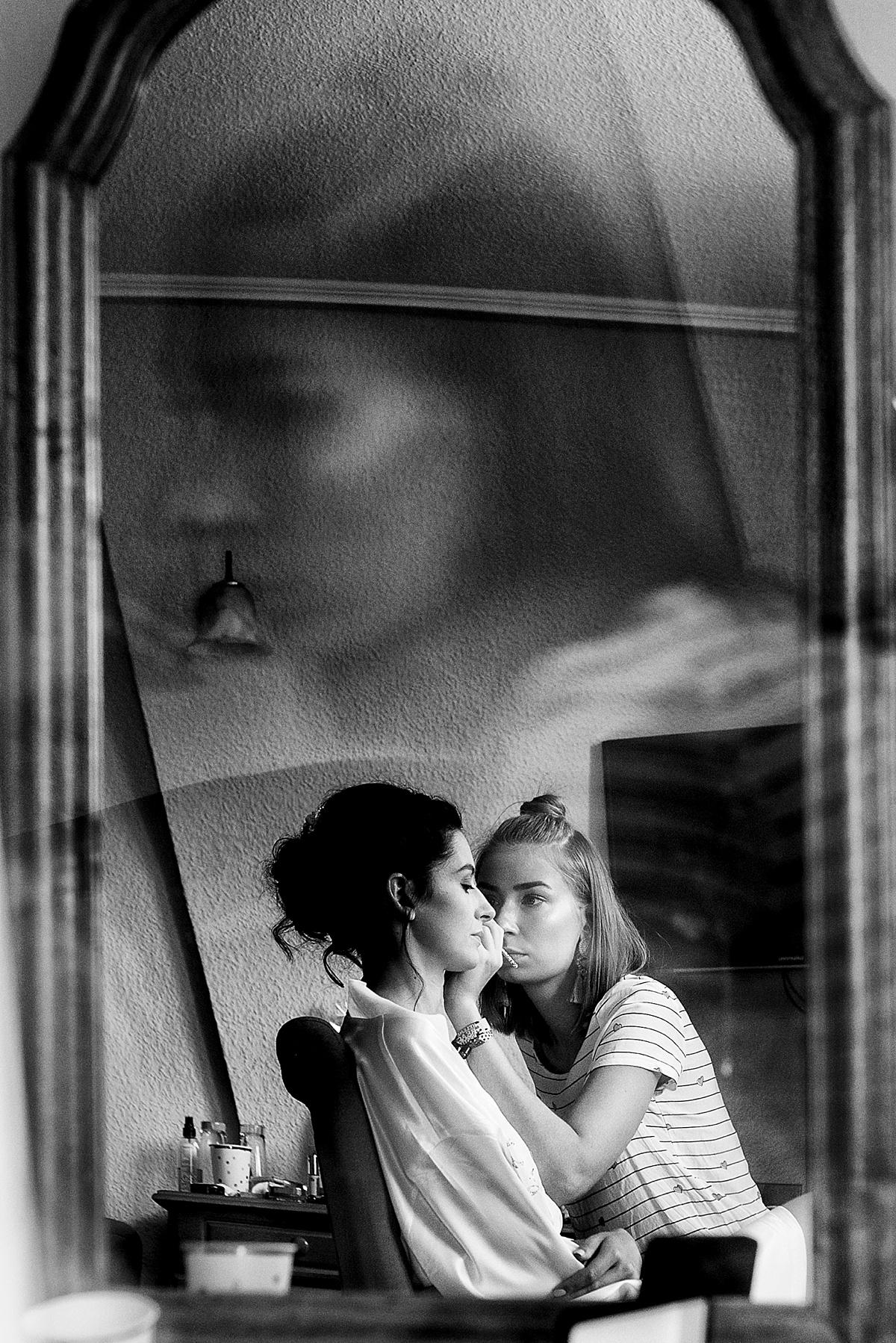 braut beim getting ready, hochzeitsreportage, hochzeitsfotograf magdeburg, hochzeit in der Kirche