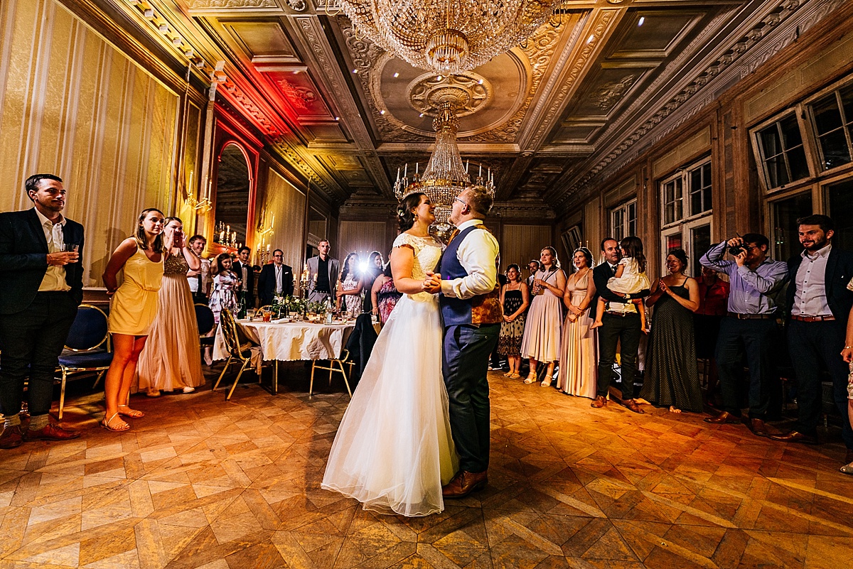 first dance brautwalzer erster tanz schloss beesenstedt hochzeitsreportage hochzeitsfoto weddingphotography