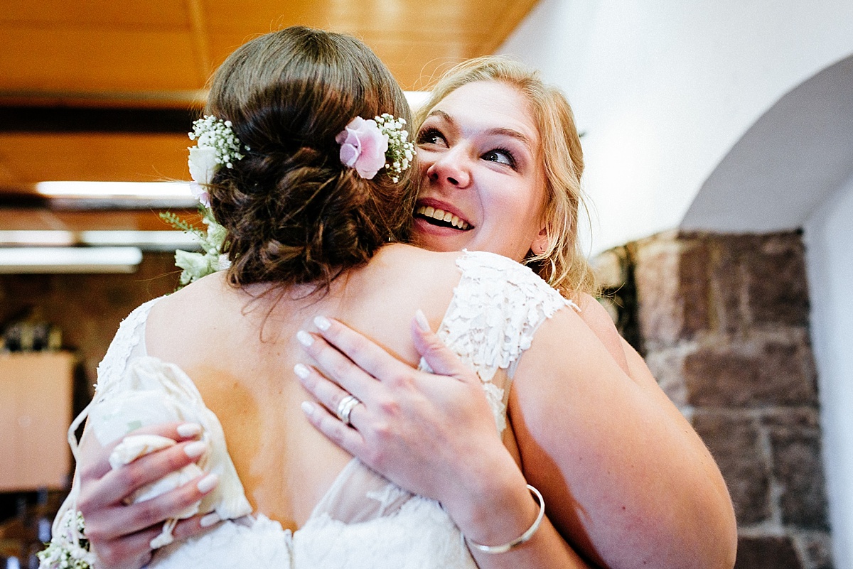 trauzeugin gratulation trauung burg wetting hochzeitsfotografen leipzig