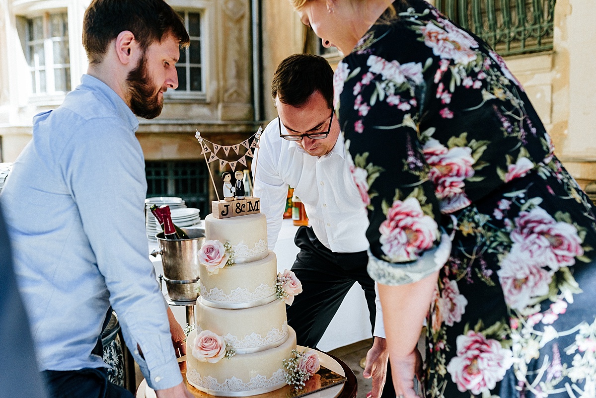hochzeitstorte hochzeitsreportage unposed weddingphotographer halle saale schloss beesenstedt