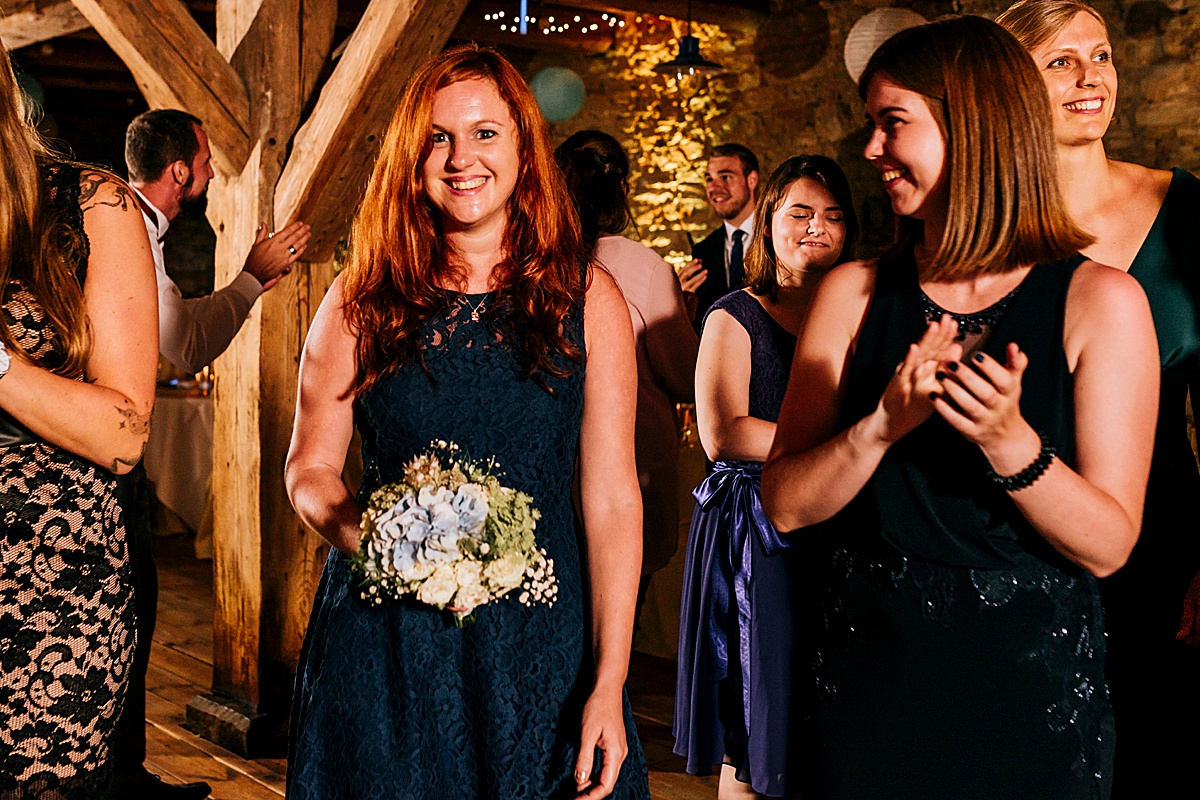 upcoming künftige braut fängerin hochzeit blumen brautstrauss bridal strauss