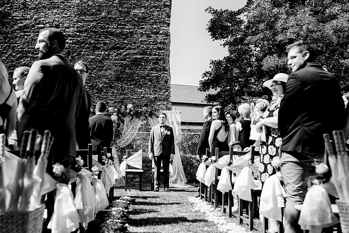 bräutigam erwartung trauung einzug burg wanzleben hochzeitsfeier hochzeitsfotografie