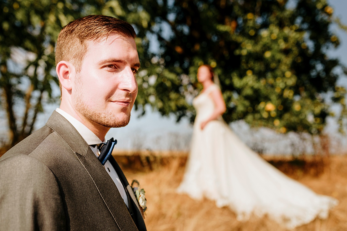 bräutigam feld apfelbaum hochzeit wedding suit 
