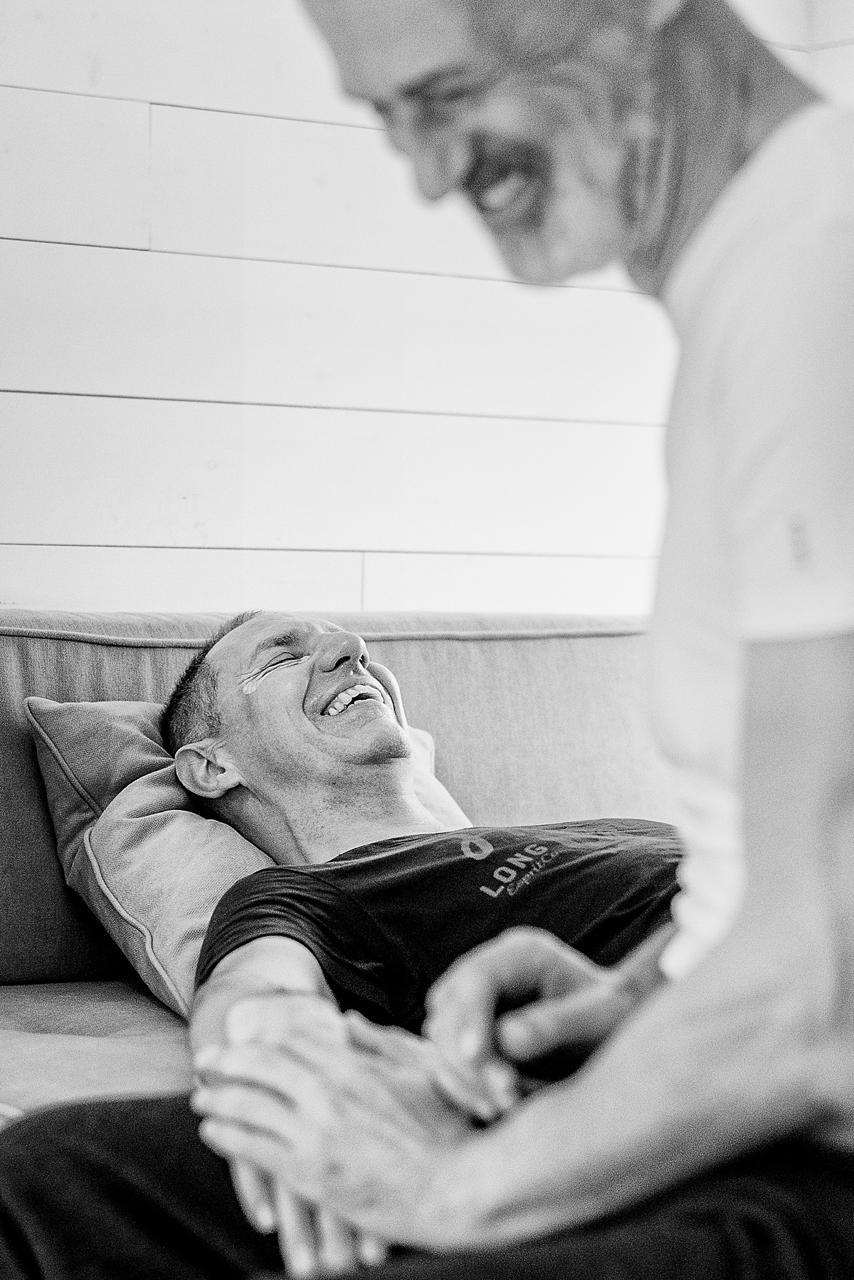 holding hands hochzeitsreportage usedom hochzeit