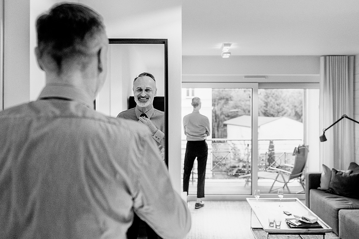 krawatte binden schlips hochzeit in heringsdorf usedom hochzeitsfotograf