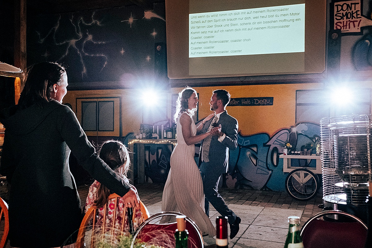 Hochzeitstanz, Wedding dance, Hochzeit, Brautpaar, Scheune, Altmark
