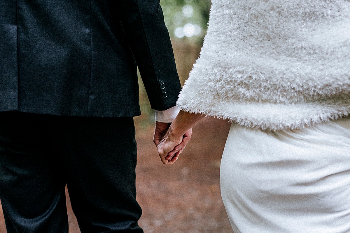 brautpaar hands hand in hand hochzeit auf rügen