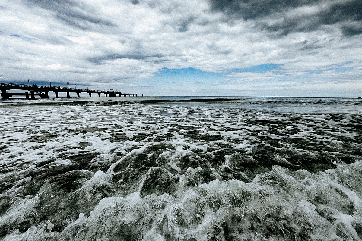 meer wellen himmel seebrücke bridge balticsea bluesky rügen göhren ostseebad
