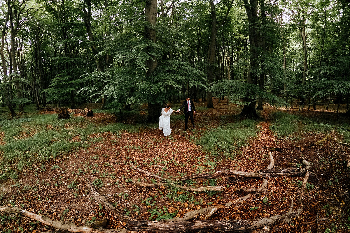 brautpaar shooting coupleshoot rügen wald hochzeit bride hochzeitskleid