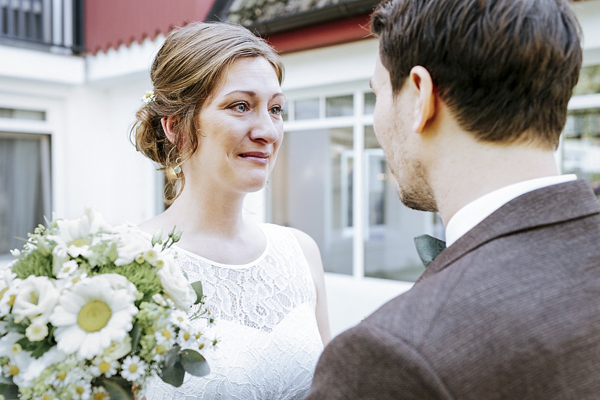 first look bride groom wedding hochzeit hochzeitskleid 
