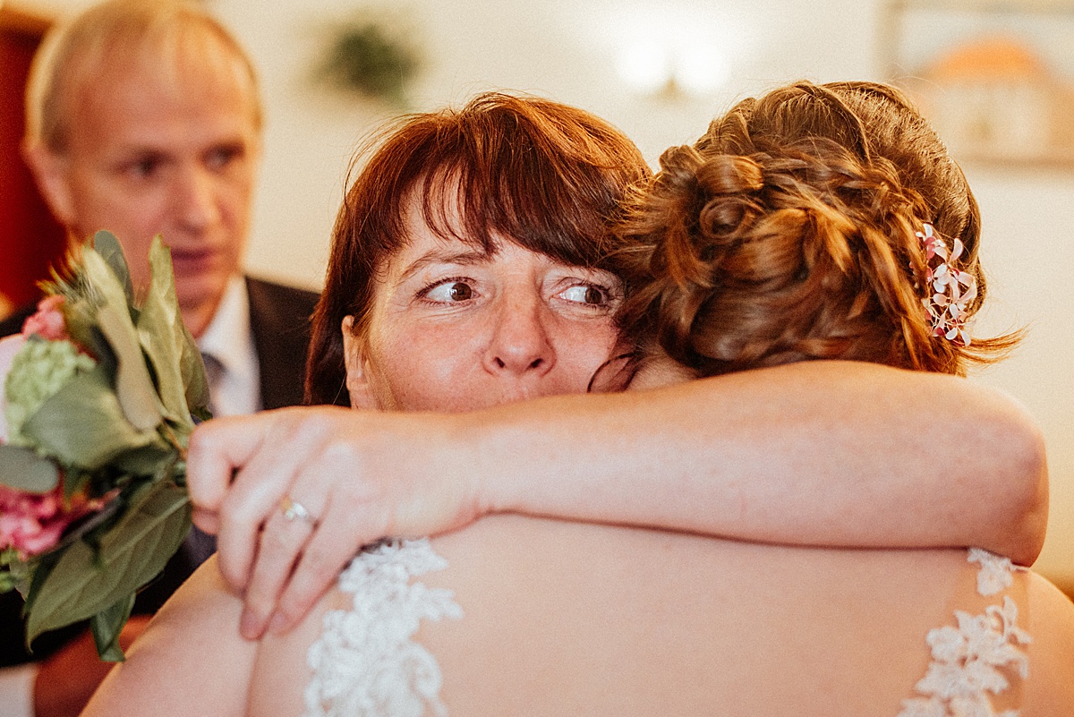 umarmung, Freude, Hochzeit in Gräfenhainichen, Wedding