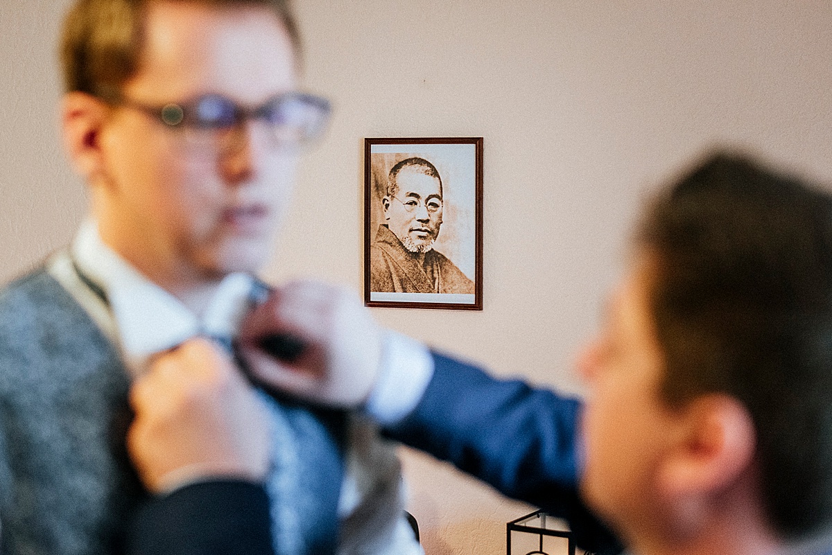 ankleiden asiate bild bräutigam hochzeitstag