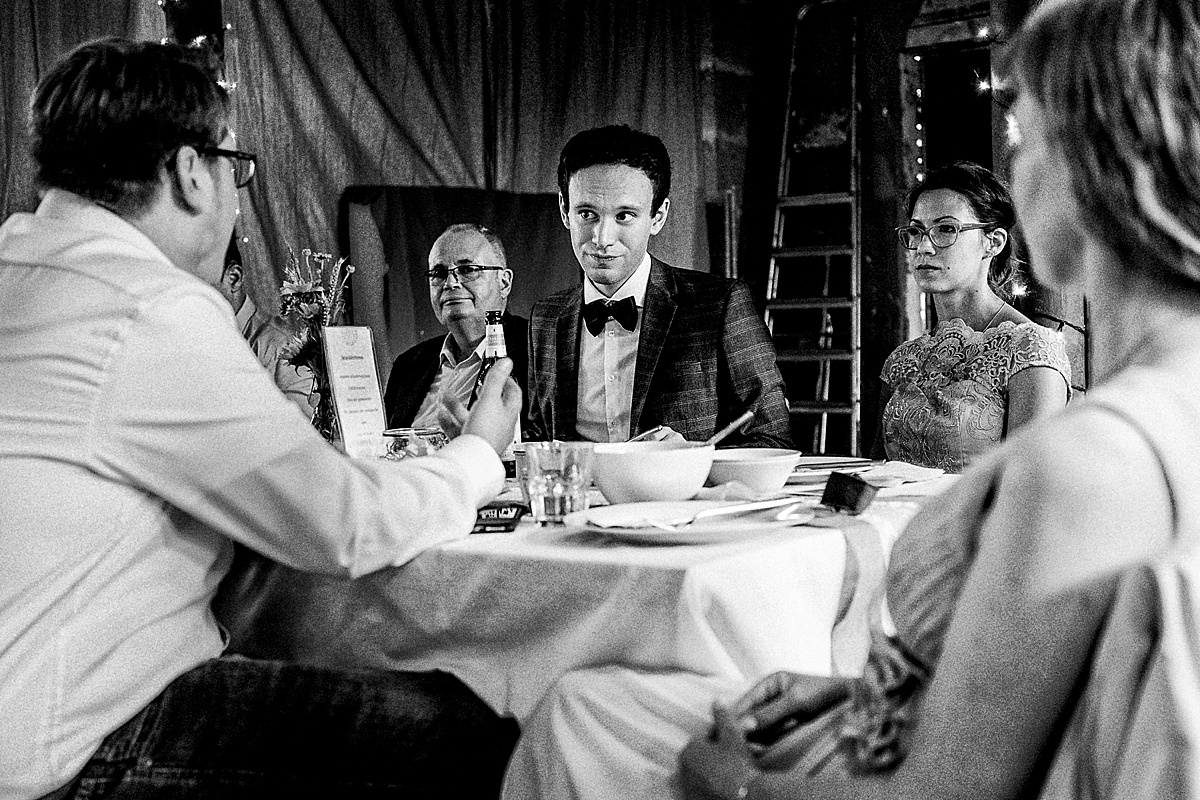 reportage, fotograf altmark, hochzeitstafel, Hochzeit auf dem Flusshof, altmark, btw