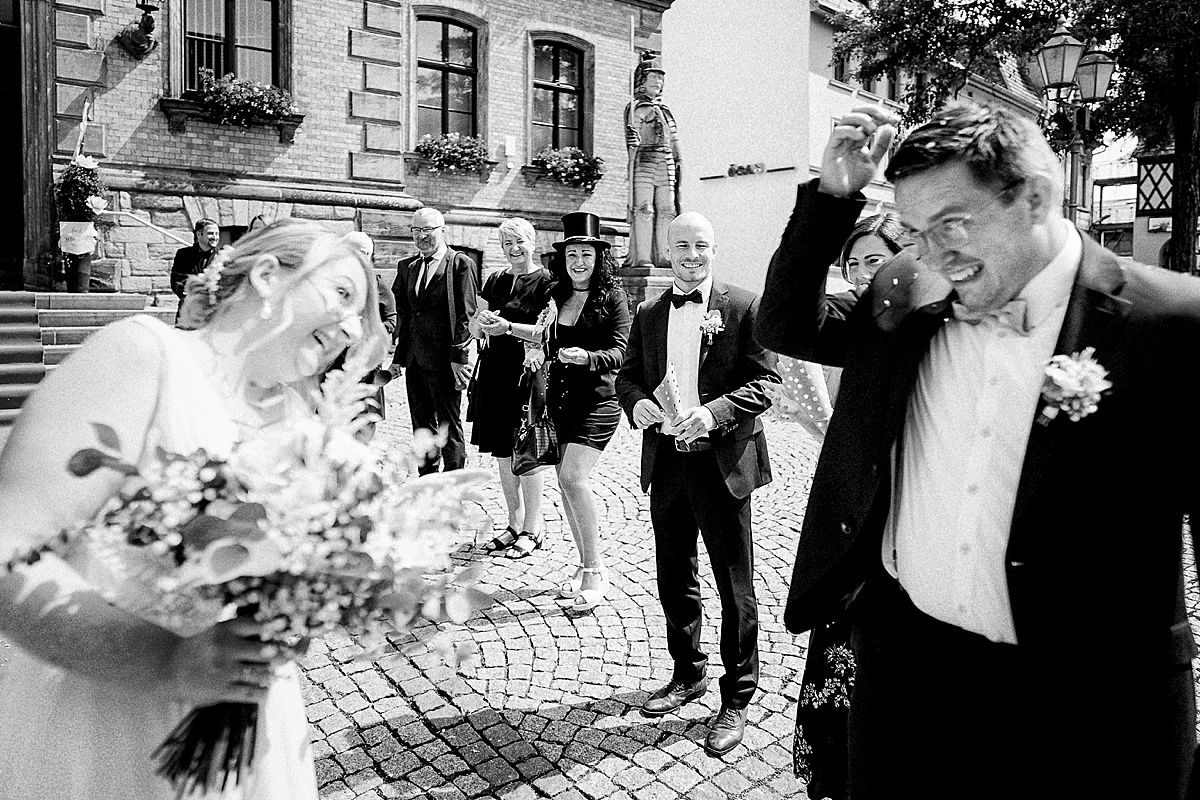 reis im haar, Hochzeitsreportage, Hochzeitsfotografie, bnw, monochrome