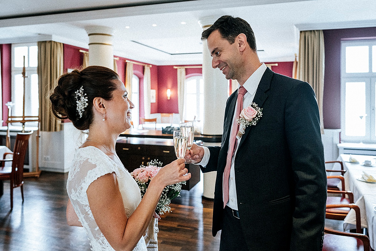 sektempfang hanseatic hotel göhren brautpaar hochzeitsreportage