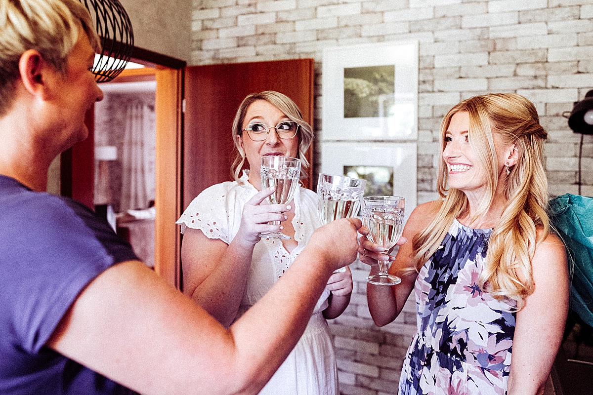 sekt, anstossen, hochzeit, reportage, fotograf Magdeburg