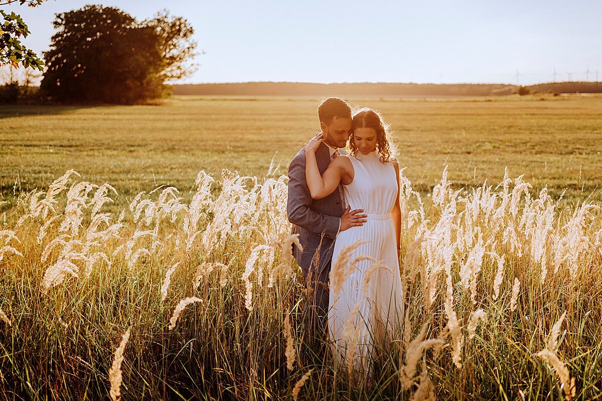 Feld, Sonnenuntergang, sundown, Brautpaar, Hochzeitsfotografie, Gartenhochzeit