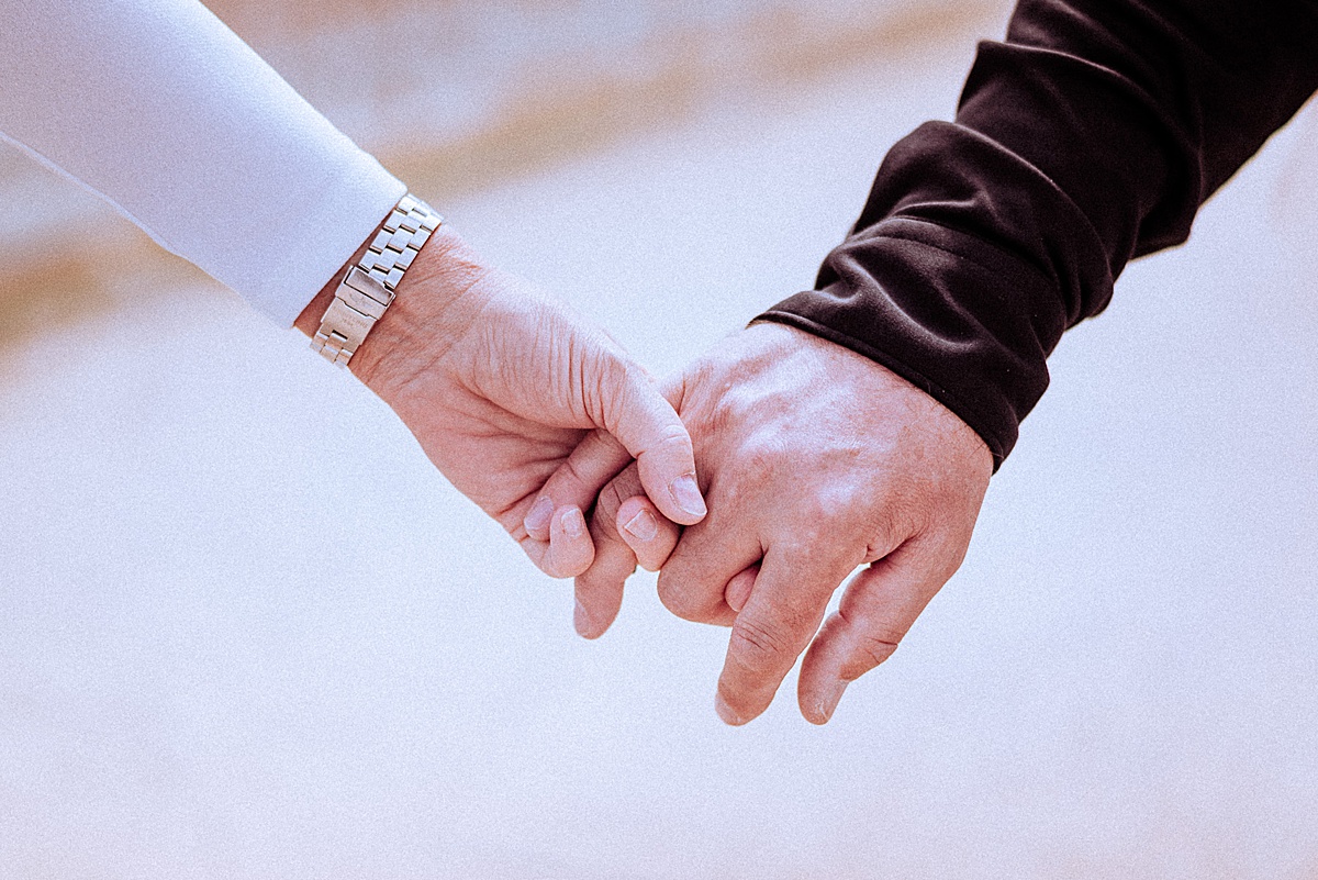 hand in hand, hände, brautpaar, paarshooting, wedding, Hochzeitsfotografie 