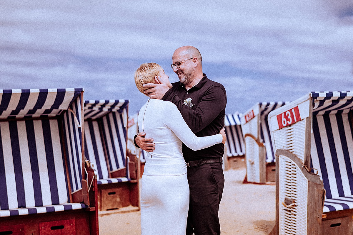 portraitsession auf Norderney, brautpaar, hochzeitsfotograf