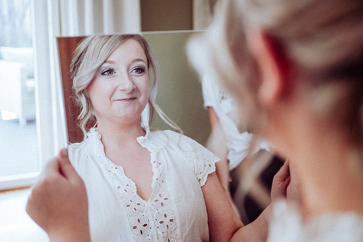 braut, spiegel, mirror, hochzeitsfotograf magdeburg, gartenhochzeit