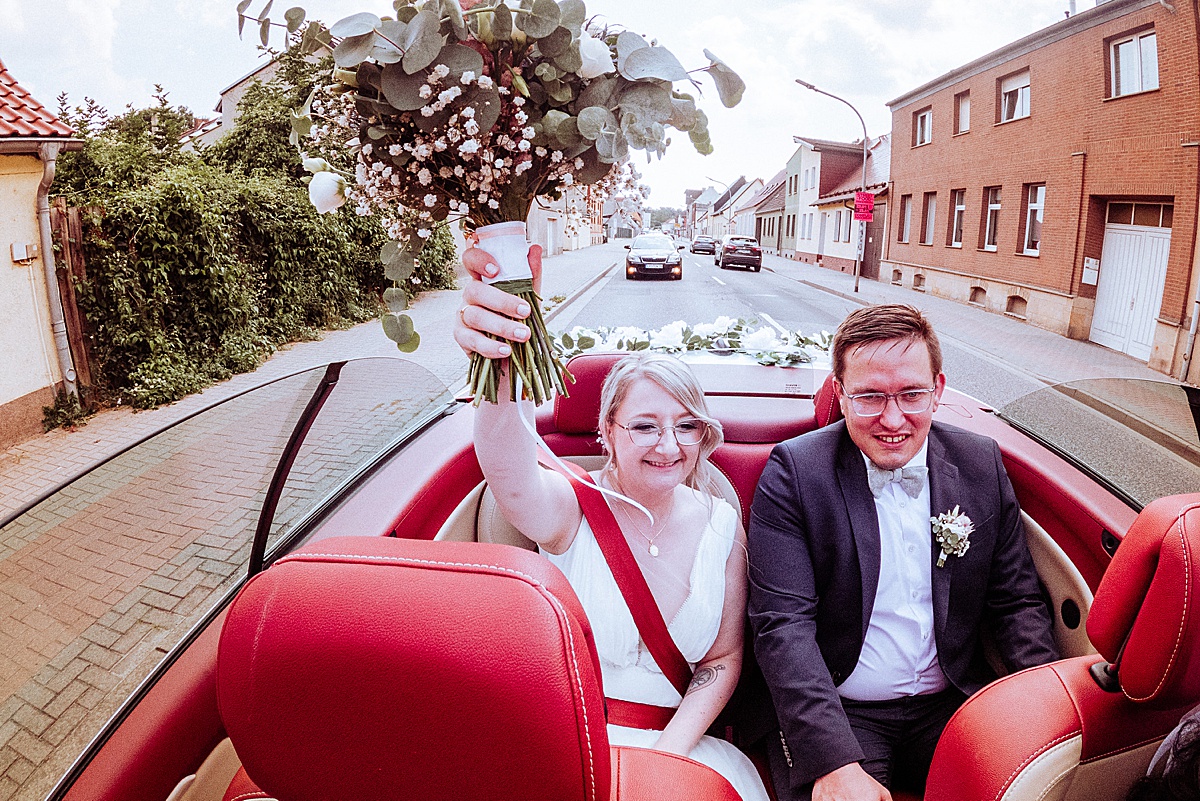 im Brautauto, Hochzeitsauto, Autokorso, Hochzeitsreportage