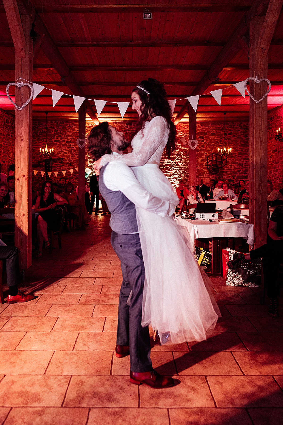 partystarter, weddingdance, Hochzeitstanz, brautpaar, hochzeitspaar, scheunenhochzeit
