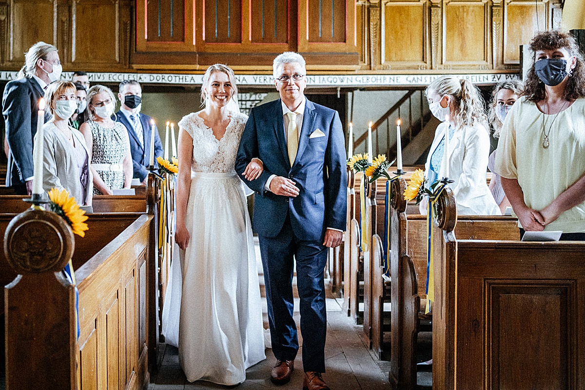 Einzug braut, bride, church, hochzeitsfotograf altmark, ceremonie