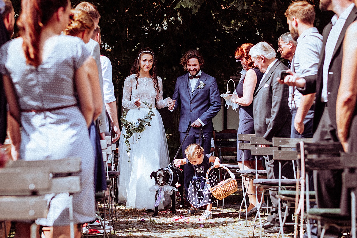 brautpaar, Hochzeitsgäste, Blumenkind, Trauung, Zeremonie, Brautkleid, weddingdress, braut und Bräutigam