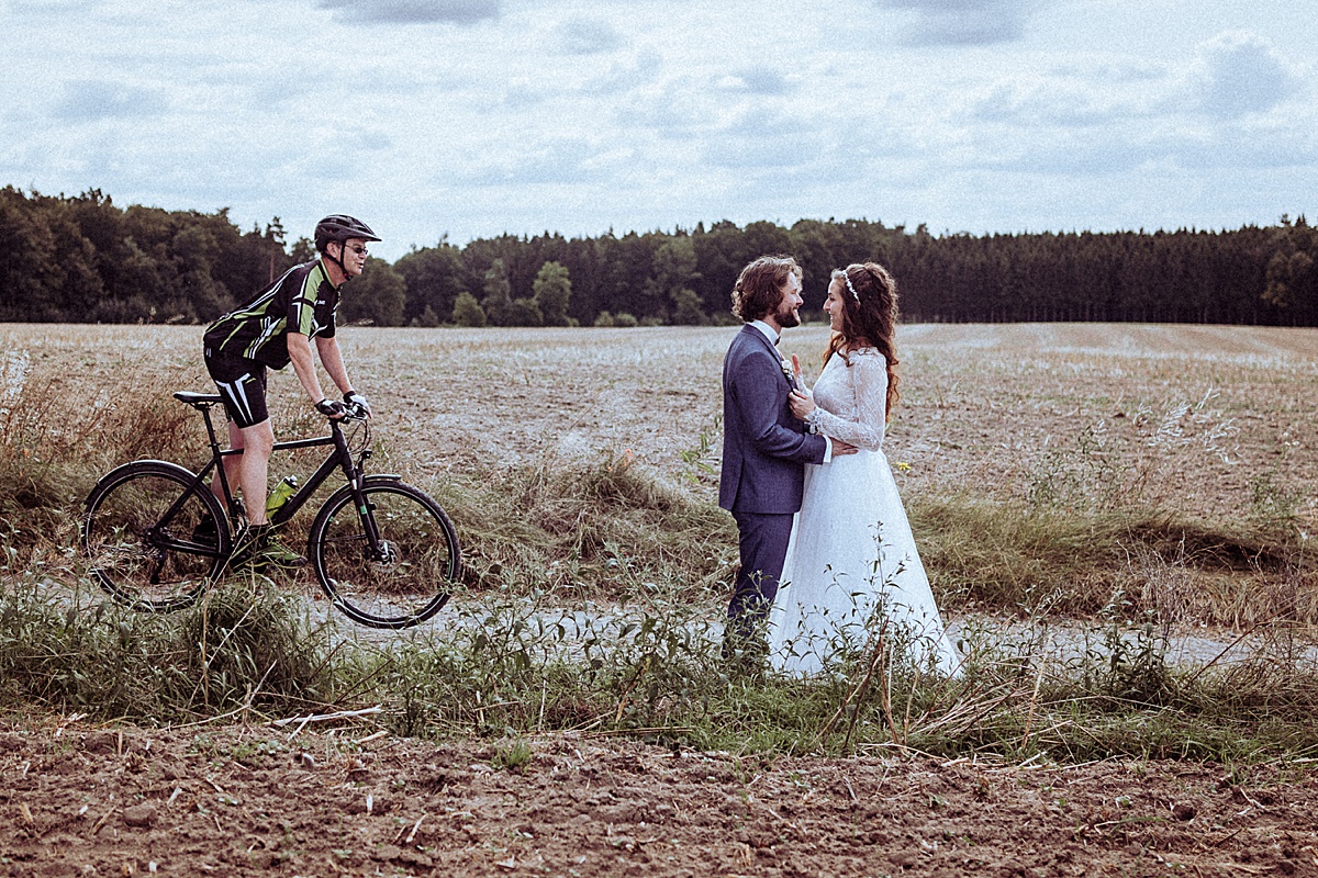 hochzeitsshooting, paarshooting, portrait, brautpaar, fahrradfahrer, reportage