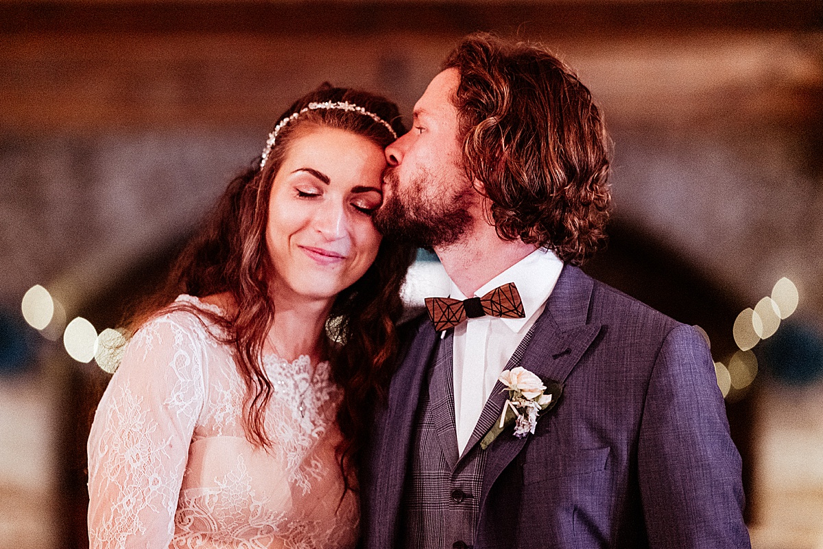 kuss, braut und Bräutigam, Hochzeitspaar, brautpaar, hochzeitsfotograf Thüringen