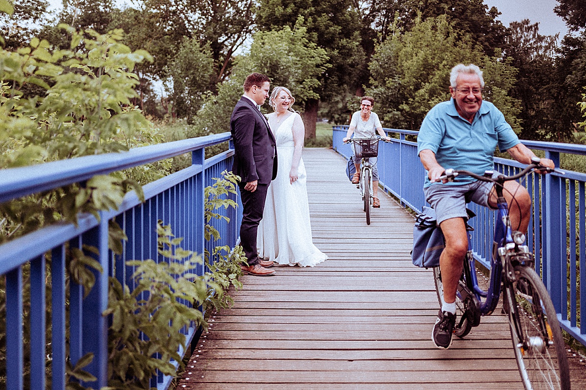 reportage, bicycle, Fahrradfahrer, Omi und Opi, Gartenhochzeit in calbe bei magdeburg