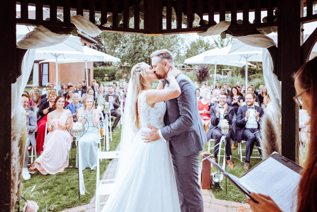 hochzeitsfotograf braunschweig, erster kuss, hochzeitsreportage