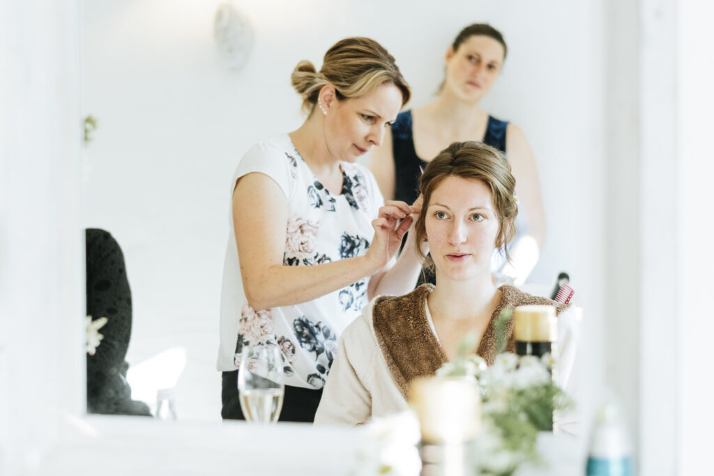 getting ready Hochzeit spreewald, braut, hochzeitsreportage
